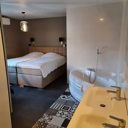 Vet - Bed & Breakfast 4*